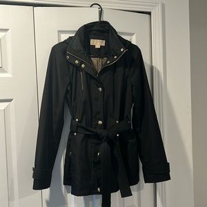 Black Michael Kors rain/spring jacket with gold snaps and zippers. Sz M Mk ofr!